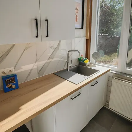 Сasa de vacaciones Maison Cosy Avec Terrasse Et Jardin - Aéroport Gare Charleroi