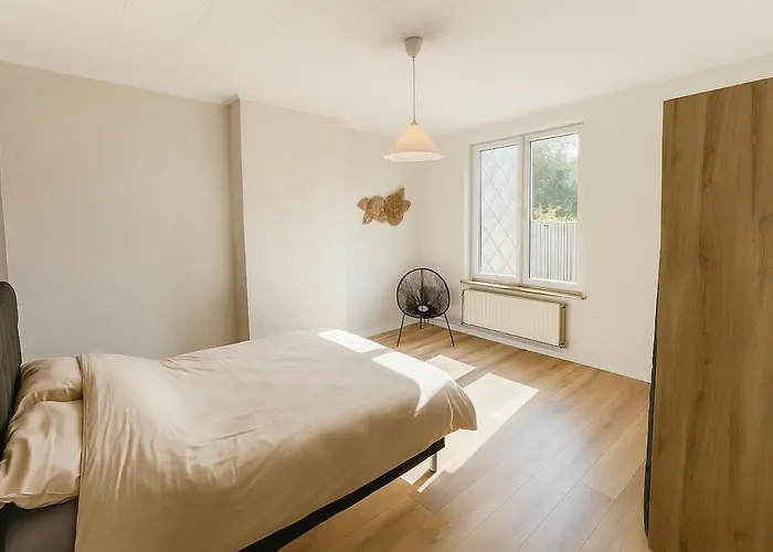 Vakantiehuis Maison Cosy Avec Terrasse Et Jardin - Aeroport Gare Charleroi